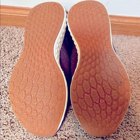 Women’s New Balance tennis shoes - Picture 3 of 4